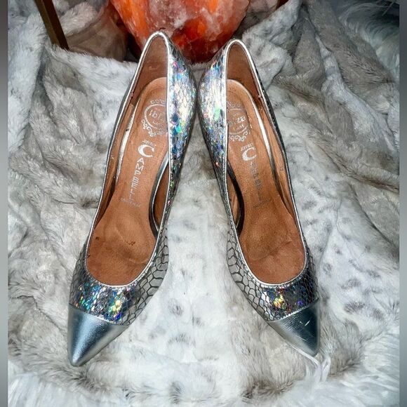 Awesome Holographic Silver Jeffrey Campbell Pumps, Size 8 - Picture 1 of 9